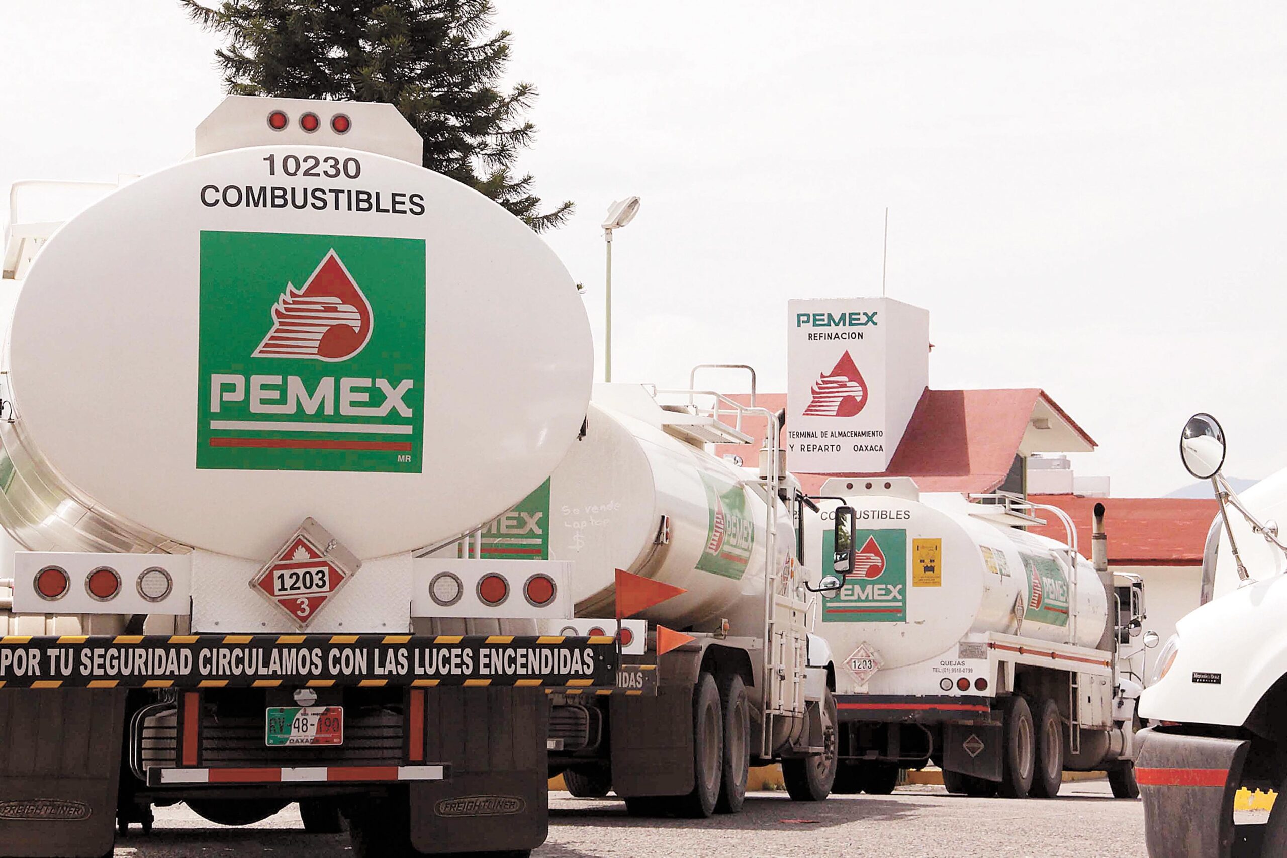 Protesta de trabajadores de Pemex provoca desabasto de gasolina en Puebla
