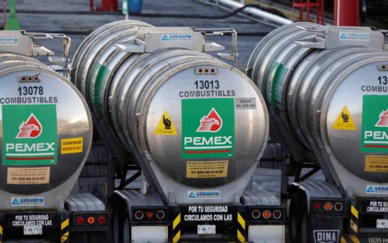 Importaciones de gasolina de Pemex se disparan por atrasos en sus refinerías